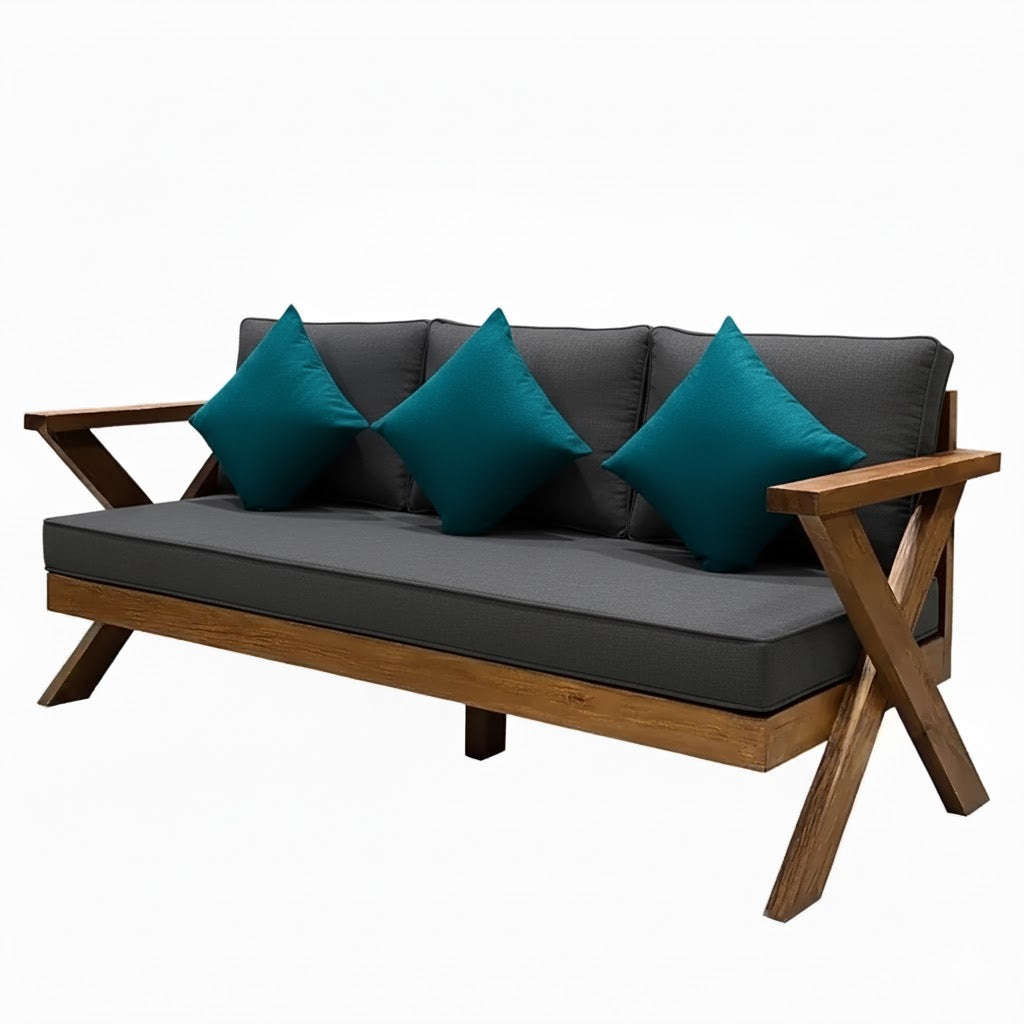 كرسي خشب سويدي ثلاثي بتصميم قاعدة X مع وسائد رمادي غامق ومخدات فيروزية

