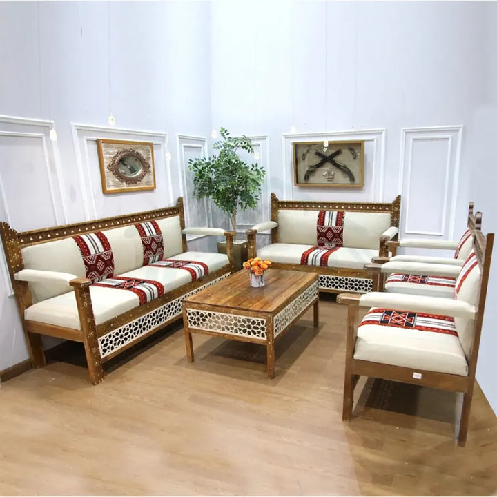 جلسة خارجية تراثية سعودية فاخرة من 5 قطع بإطار خشبي ونقوش تراثية ووسائد كريمية